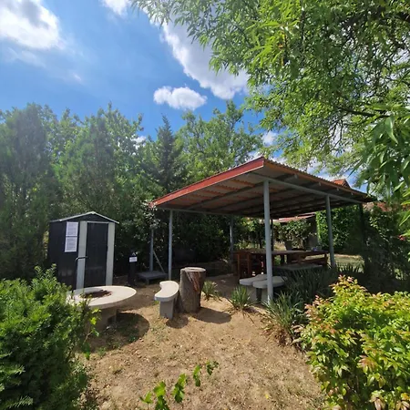 펜션 Margo Nyaralo