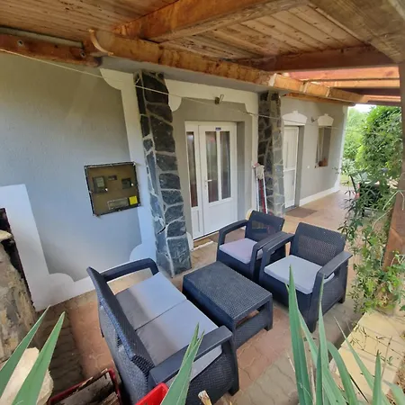 Hébergement de vacances Margo Nyaralo