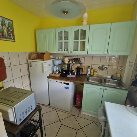 Margo Nyaralo 발라토네데릭스