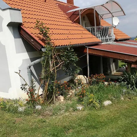 Ferienhaus Margo Nyaralo *