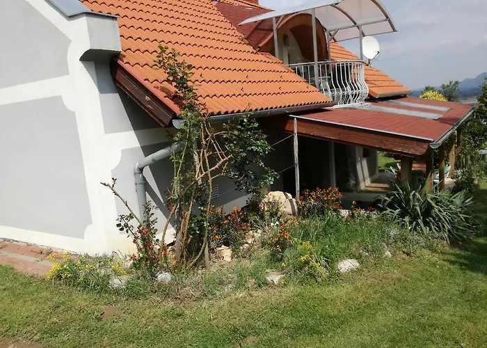 Ferienhaus Margo Nyaralo *